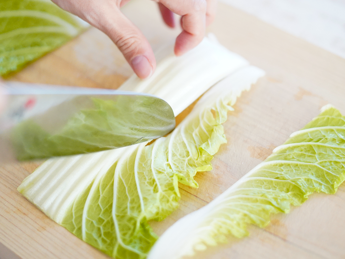 白菜の切り方6種類。丸ごと・1/2・1/4はどう切る?料理別でおすすめの切り方は? - Fily〔フィリー〕