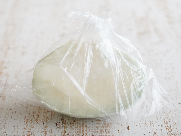 カットしたキャベツは、断面を濡らしたキッチンペーパーで覆う