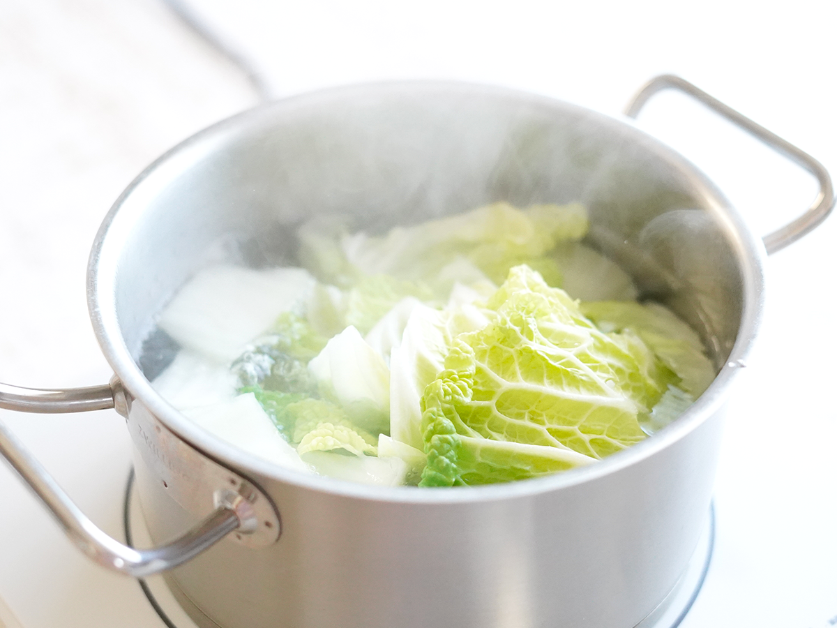 白菜の茹で方と茹で時間。水・お湯から?レンジでやる方法も解説 - Fily〔フィリー〕