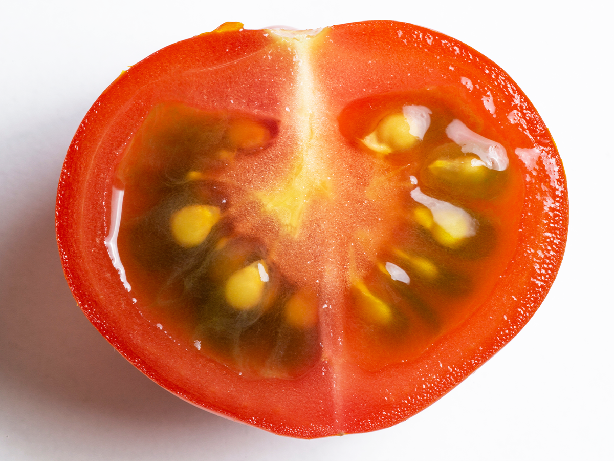 トマトの中が黒い 腐ってる 食べられる 原因と対処法を解説 Fily フィリー