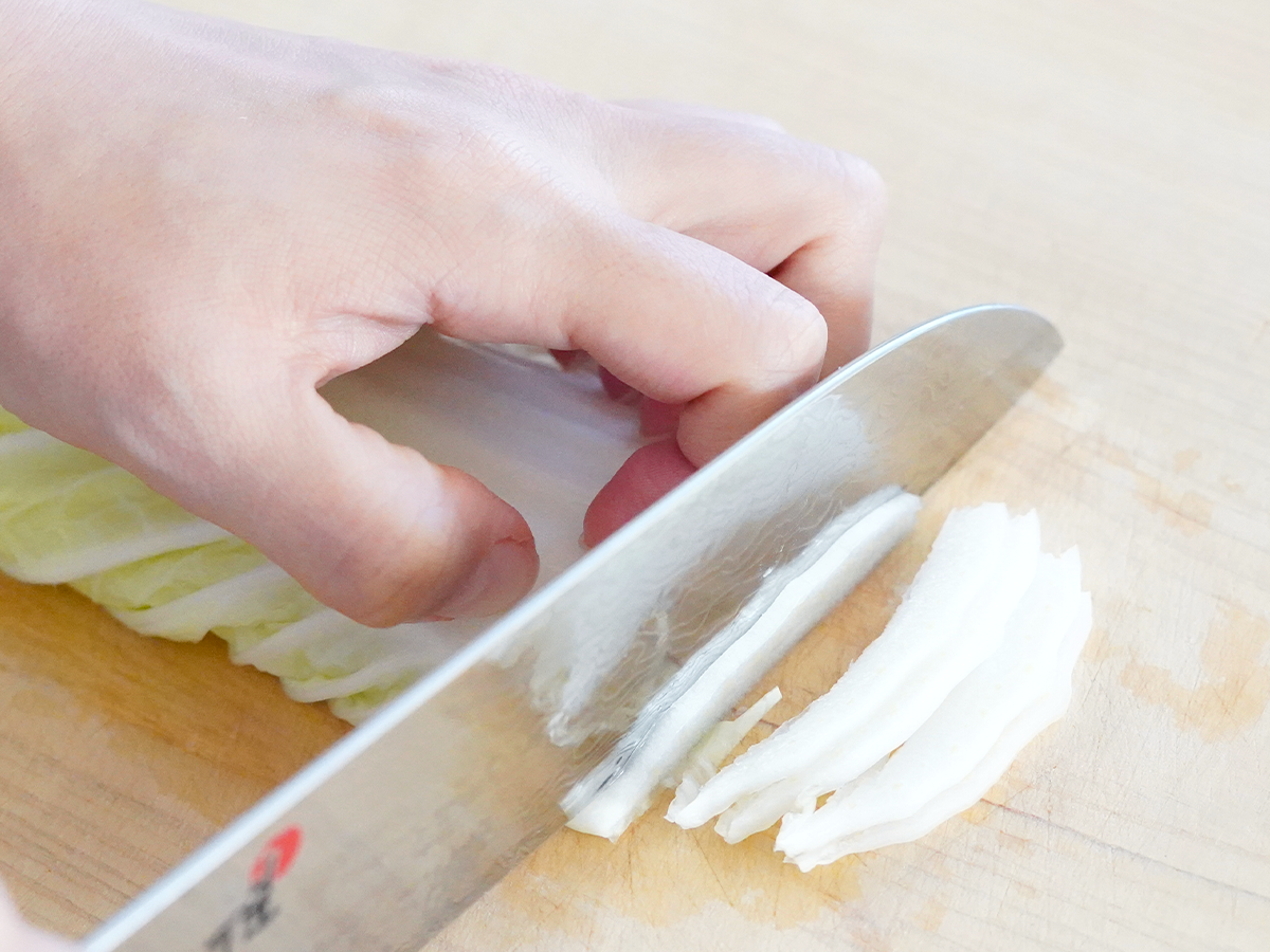 白菜の切り方6種類。丸ごと・1/2・1/4はどう切る?料理別でおすすめの切り方は? - Fily〔フィリー〕