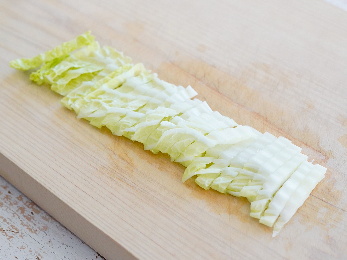 白菜の切り方6種類。丸ごと・1/2・1/4はどう切る?料理別でおすすめの切り方は? - Fily〔フィリー〕