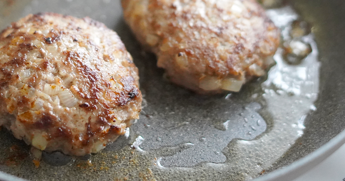 ハンバーグを焼く時フライパンに油を引く?テフロンは? - Fily